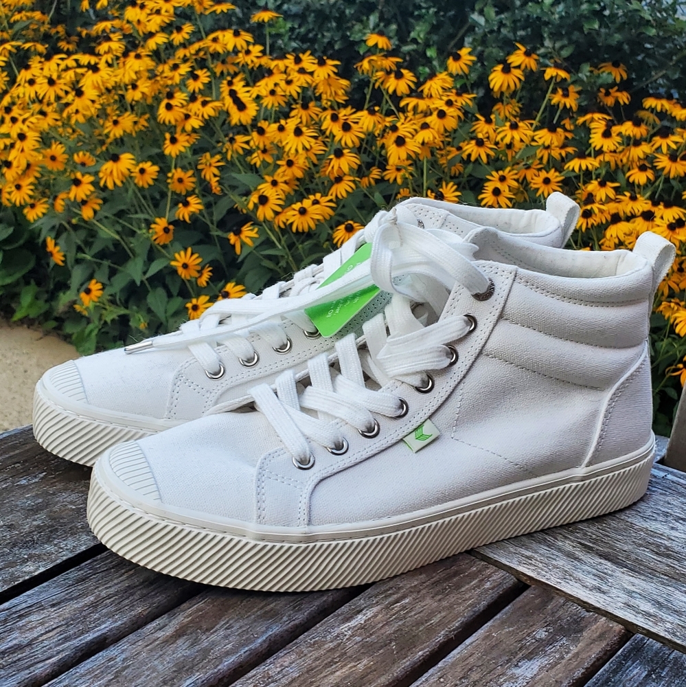 Cariuma High-Top Sneaker